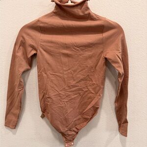 SKIMS Long Sleeve Mock Neck Bodysuit in Sienna Size S/M